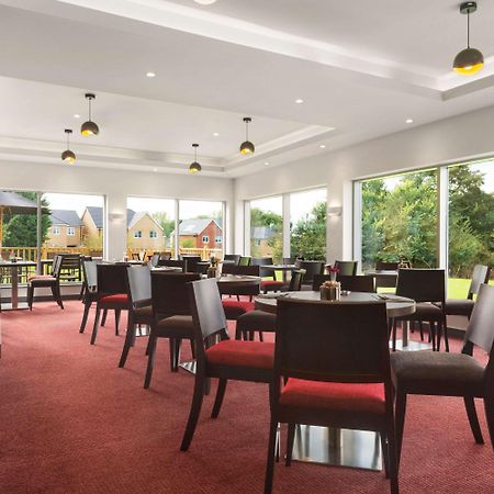 Ramada Milton Keynes Hotel Bagian luar foto