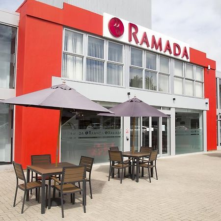 Ramada Milton Keynes Hotel Bagian luar foto