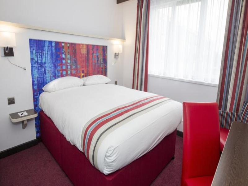 Ramada Milton Keynes Hotel Bagian luar foto