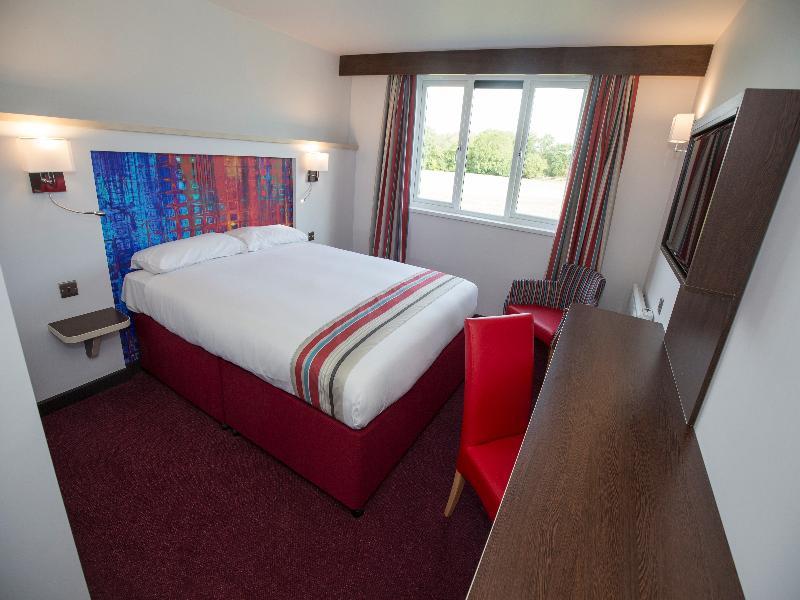 Ramada Milton Keynes Hotel Bagian luar foto