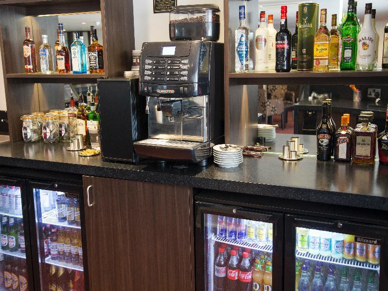 Ramada Milton Keynes Hotel Bagian luar foto