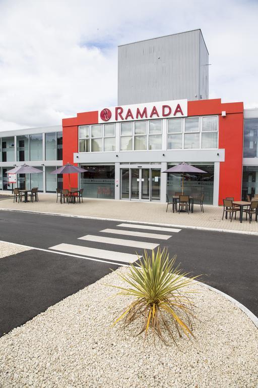 Ramada Milton Keynes Hotel Bagian luar foto