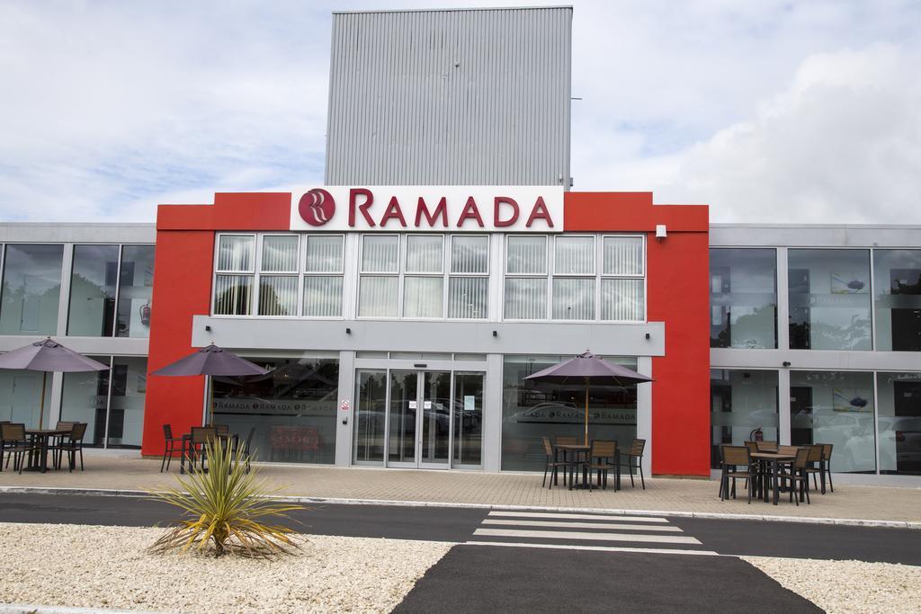 Ramada Milton Keynes Hotel Bagian luar foto