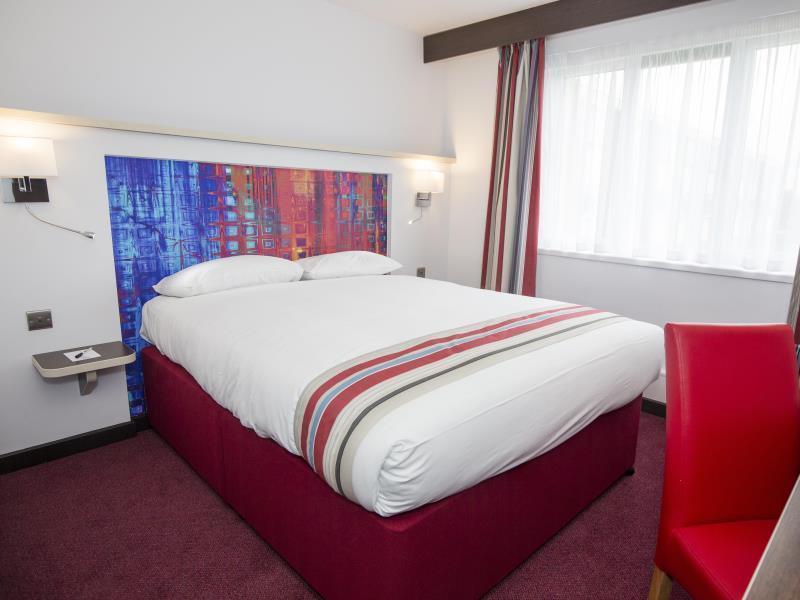 Ramada Milton Keynes Hotel Bagian luar foto
