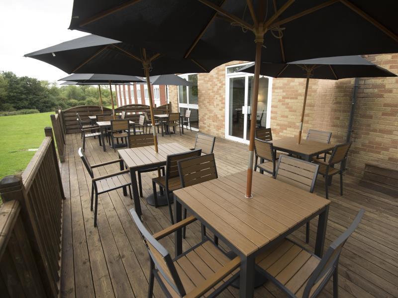 Ramada Milton Keynes Hotel Bagian luar foto