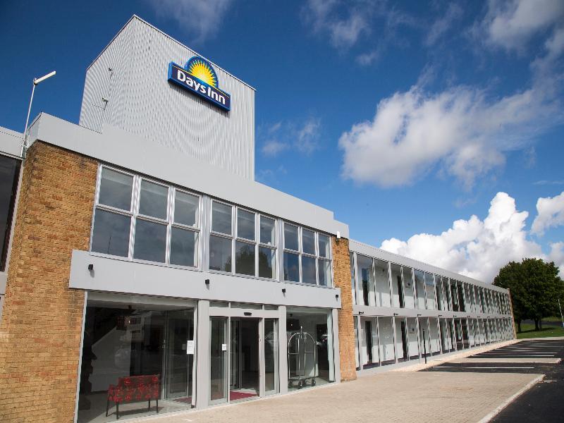 Ramada Milton Keynes Hotel Bagian luar foto