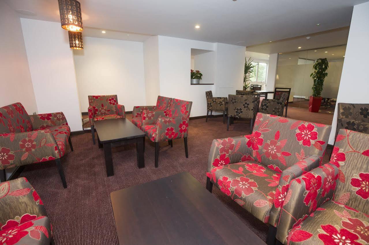 Ramada Milton Keynes Hotel Bagian luar foto